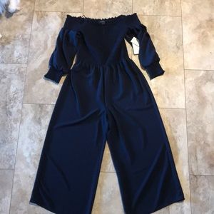Navy jumpsuit size small. NWT (111)